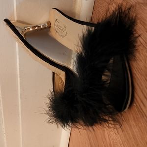 Sz 8 Fuzzy Kitten Heel